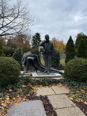 Grave of Colonel Harland Sanders by null