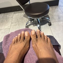 Maximum Nails & Spa - Gel pedi