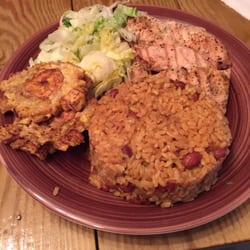 Café Chris & Yos - Grilled chicken breast with tostones, arroz mamposteao and side salad