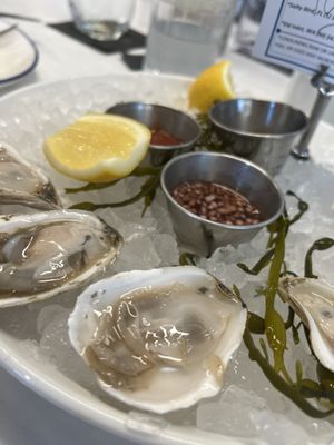 Roberto's Deluxe Oysters and Fine Fish by null