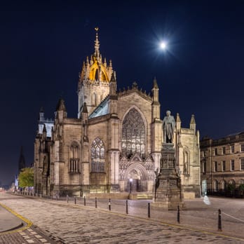 St. Giles' Cathedral - Moonrise over St. Giles' Cathedral. Image by www.edinburghphotowalks.com - Churches Near Me - Edinburgh, EDH
