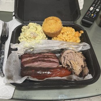 The Memphis Grill - 3 meat, 2 side combo. Tri-tip, pulled pork, hot link, potato salad, Memphis Mac&Cheese, and cornbread - Barbeque Near Me - Los Angeles, California