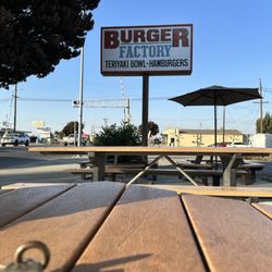 Burger Factory - Outside