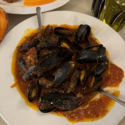 Raimondo's Restaurant & Pizzeria - Mussels marinara