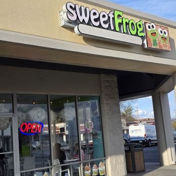 SweetFrog - Surrounded by many large windows, the inside is very bright. - Ice Cream & Frozen Yogurt Near Me - Roanoke, Virginia