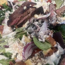 Steak salad w blue cheese
