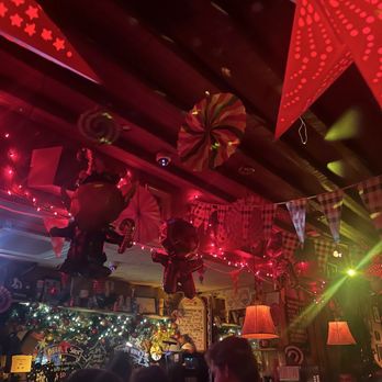 Ray's - Inside holiday decor - Dive Bars Near Me - New York, New York