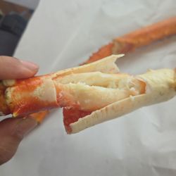 Tracy's King Crab Shack - Meaty red king crab leg