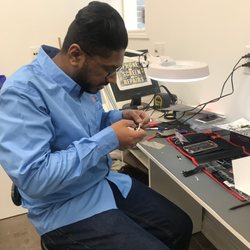 CPR Cell Phone Repair Oakville - CPR Cell Phone Repair Oakville ON - Technician