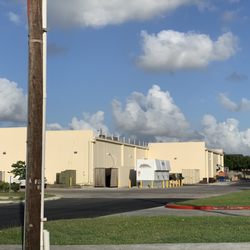 H-E-B Pharmacy - The back side is the best way to get to the pharmacy!