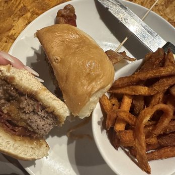 OHSO Brewery- Arcadia - Pb bacon burger - Breweries Near Me - Phoenix, Arizona OHSO Brewery- Arcadia - Pb bacon burger - Breweries Near Me - Phoenix, Arizona