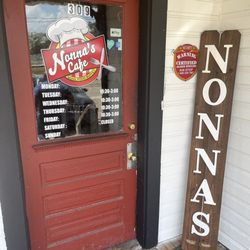 Nonna's Cafe - Entrance and hours of operation
