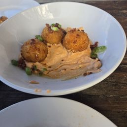 Mac bites- outrageous!!!! Service was wonderful, food was fantastic!