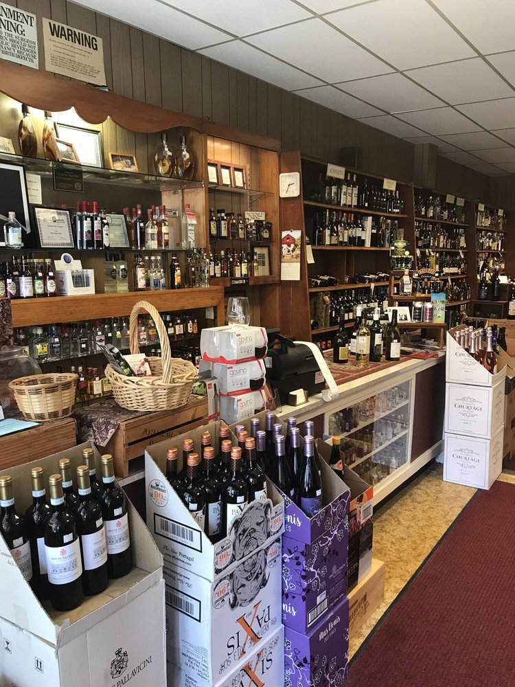 Chatham Wine & Liquor Logo