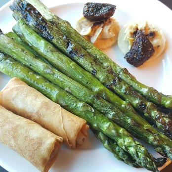 Grand Hyatt - Grand Club fig & herb cheese flatbread, roasted asparagus, and buffalo chicken egg rolls - Hotels Near Me - Seattle, Washington Grand Hyatt - Grand Club fig & herb cheese flatbread, roasted asparagus, and buffalo chicken egg rolls - Hotels Near Me - Seattle, Washington