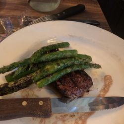 A perfect filet with grilled asparagus