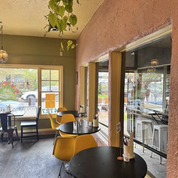 Dirty Lettuce - Seating - Vegan Near Me - Portland, Oregon Dirty Lettuce - Seating - Vegan Near Me - Portland, Oregon