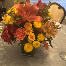 Flowers and Pine World - Here are my absolutely gorgeous Thanksgiving flowers that were absolutely perfect for our dinner table. The flowers are always super fresh.