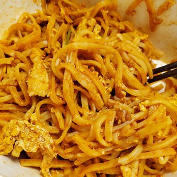 Thai Pot - Pork Pad Thai. So so dry. - Thai Near Me - Sebastopol, California