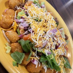The Farmer's Daughter Cafe - Tater tot nachos