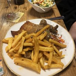 Vulkan Brauerei - Jägerschnitzel und Pommes