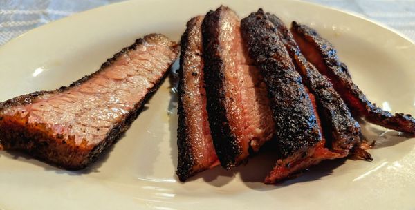 Leon's World Finest Bar-B-Que by null