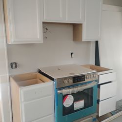 Kitchen cabinets install
..... & Paint