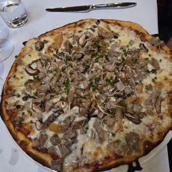 Paradiso Restaurant - Sausage pizza - Italian Near Me - San Leandro, California Paradiso Restaurant - Sausage pizza - Italian Near Me - San Leandro, California