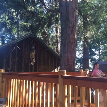 LouEddie's Pizza - Beautiful outdoor seating area - Pizza Near Me - Skyforest, California