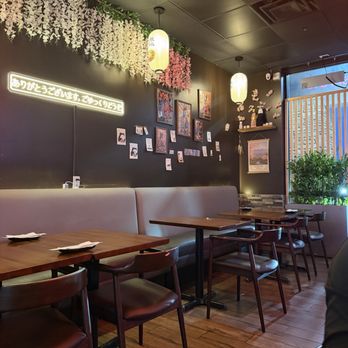 Zu Izakaya - seating area - Sushi Bars Near Me - Gilbert, Arizona Zu Izakaya - seating area - Sushi Bars Near Me - Gilbert, Arizona