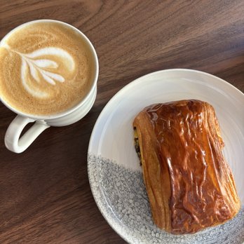 Le Croissant Chaud - Bakeries Near Me - Victoria, British Columbia Le Croissant Chaud - Bakeries Near Me - Victoria, British Columbia