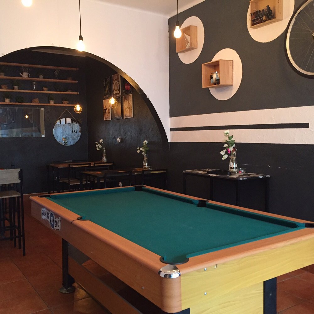 Back room w pool table free to use
