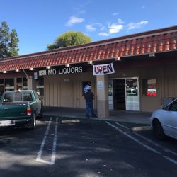 MD Liquors & Food - Entrance & store front