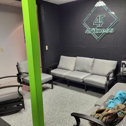 4Fitness - Lounge area by the fitness area