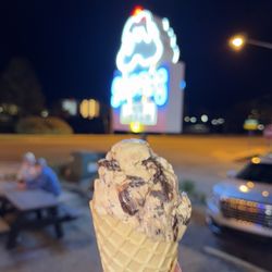 Scoops Olde Fashion Ice Cream Parlor - Ice cream cone