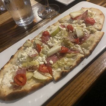Red's Wine Bar - Wine Bars Near Me - Green Cove Springs, Florida