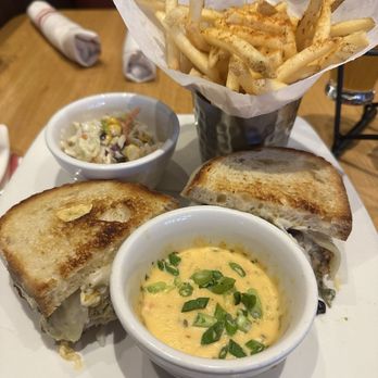 Silver Diner - Crabcake Melt & Lobster "Au Jus" - Diners Near Me - Washington, DC, District of Columbia Silver Diner - Crabcake Melt & Lobster "Au Jus" - Diners Near Me - Washington, DC, District of Columbia