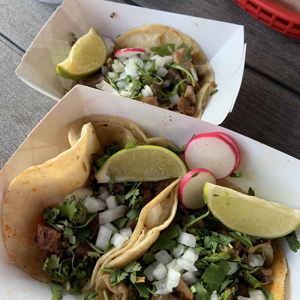 El Pariente Mexican Grill - Lengua, Tripe, and Beef shoulder tacos - Tacos Near Me - White Bear Lake, Minnesota