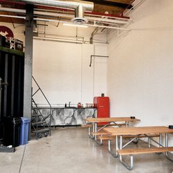 Crimsonfish - Kitchenette and two picnic tables.