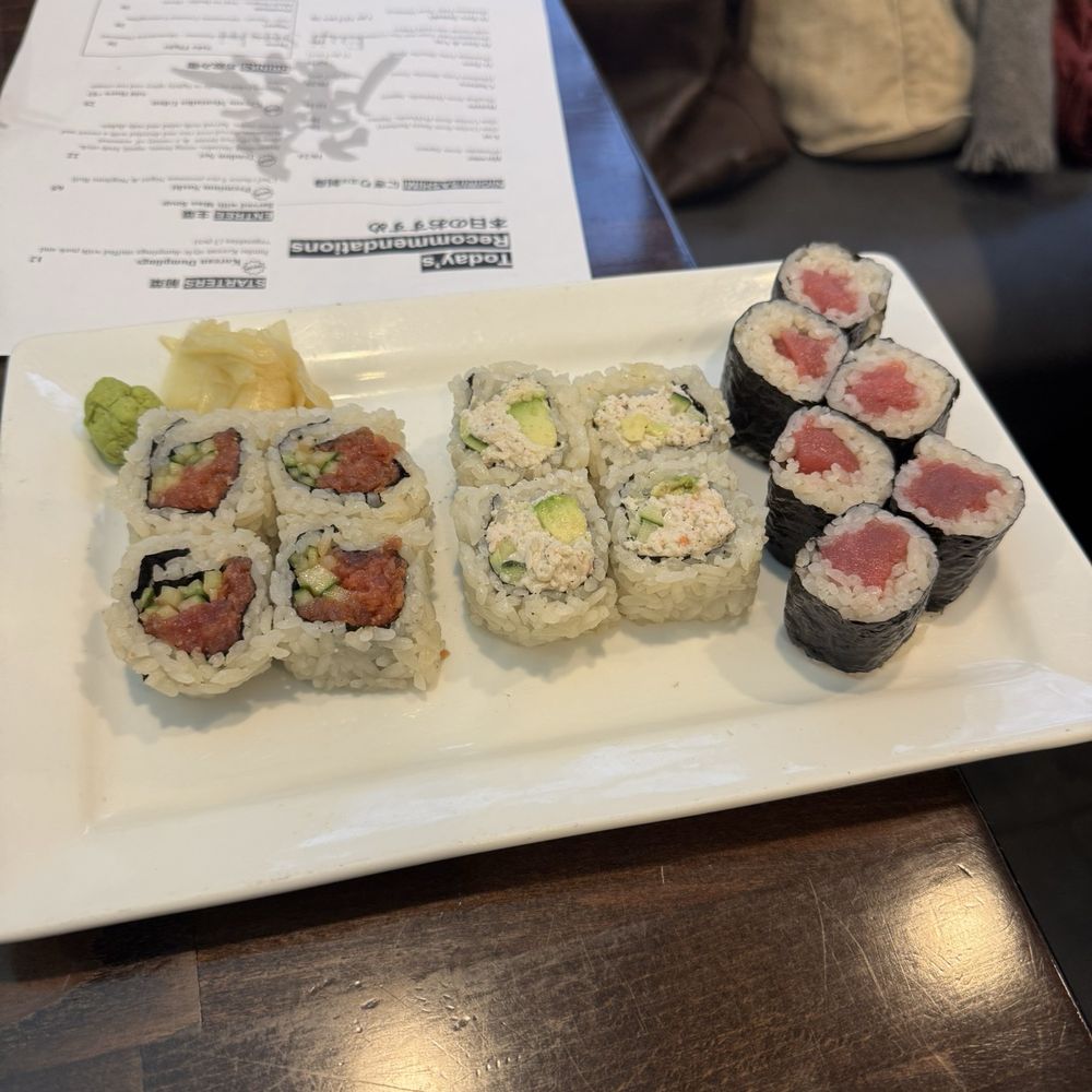 Fuji Sushi - Sushi set a happy hour - Sushi Bars Near Me - Seattle, Washington