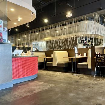 Mama Hong's Vietnamese Kitchen - Burbank - Interior - Vietnamese Near Me - Burbank, California