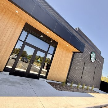 Starbucks - outside - Coffee & Tea Near Me - Amesbury, Massachusetts