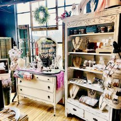 Pickers Paradise Batesville - Pickers Paradise Batesville offers fun & unique jewelry pieces - perfect for gifts!