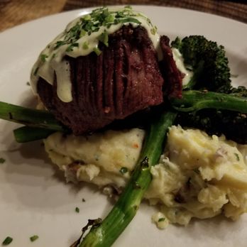 The Foundry Grill - Filet mignon with béarnaise sauce, mashed potatoes, and asparagus. - American Near Me - Sundance, Utah The Foundry Grill - Filet mignon with béarnaise sauce, mashed potatoes, and asparagus. - American Near Me - Sundance, Utah