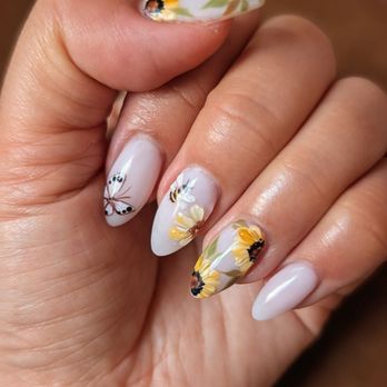 Shh Nail Bar - Sunflowers and butterflies and bees! - Nail Salons Near Me - San Jose, California