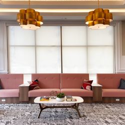 One Medical Primary Care Clinic - Oak Brook Promenade - One Medical: Oak Brook Promenade interior seating area