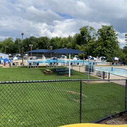 Lovettsville Community Center - Swimming pool with kiddie pool