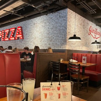 Giordano's - Ambiance - Pizza Near Me - Chicago, Illinois Giordano's - Ambiance - Pizza Near Me - Chicago, Illinois