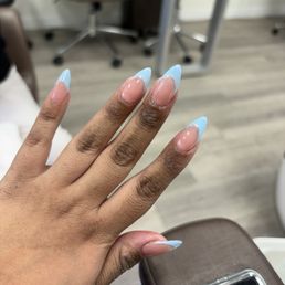 Lee did an amazing job! I showed Lee the inspiration picture and he exceeded my expectations! Best French tip i've ever gotten!
