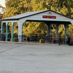 The Hop Diner - Outdoor seating area.
